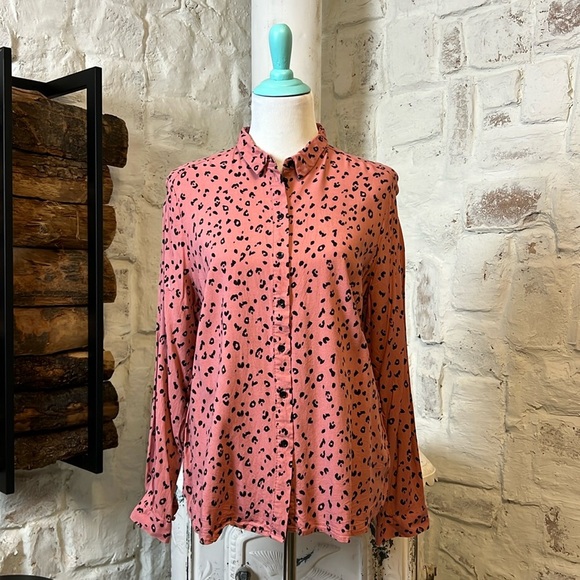 H&M Divided | Spotted Pink Button Up - Picture 1 of 7